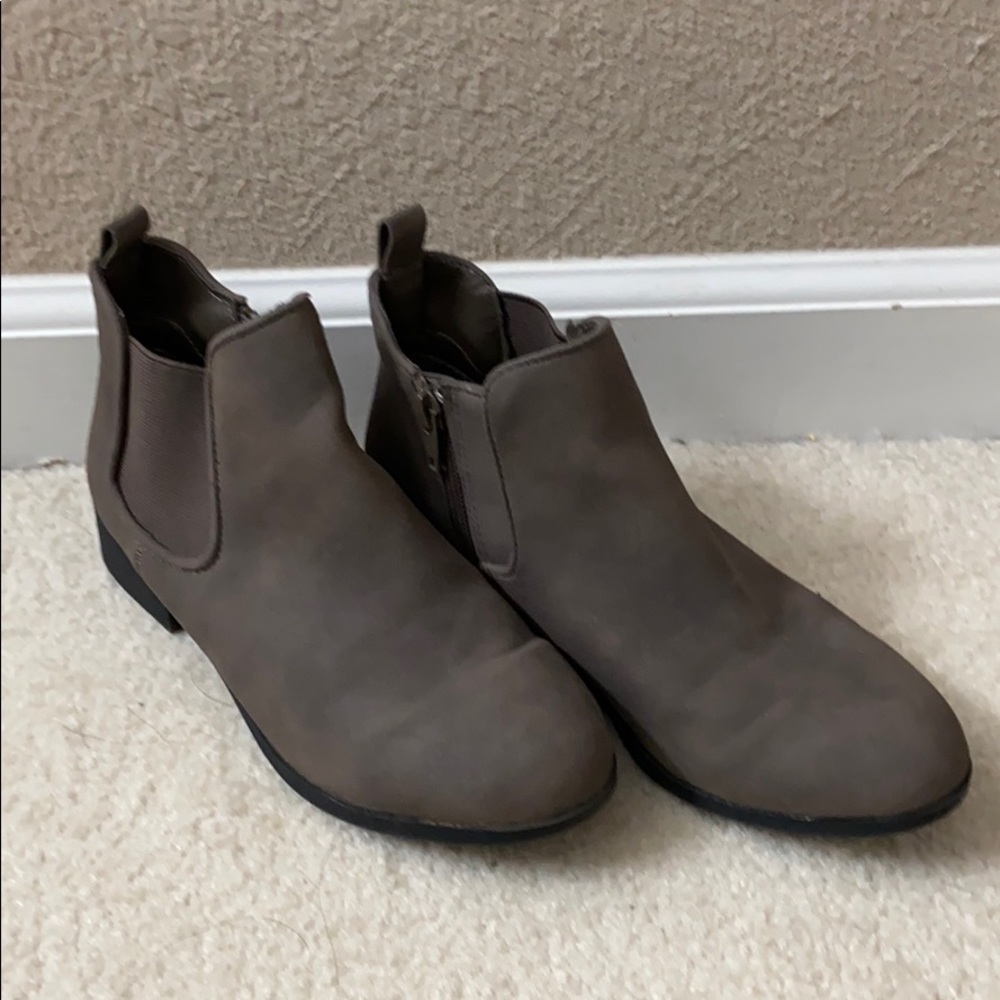 BOOTIES